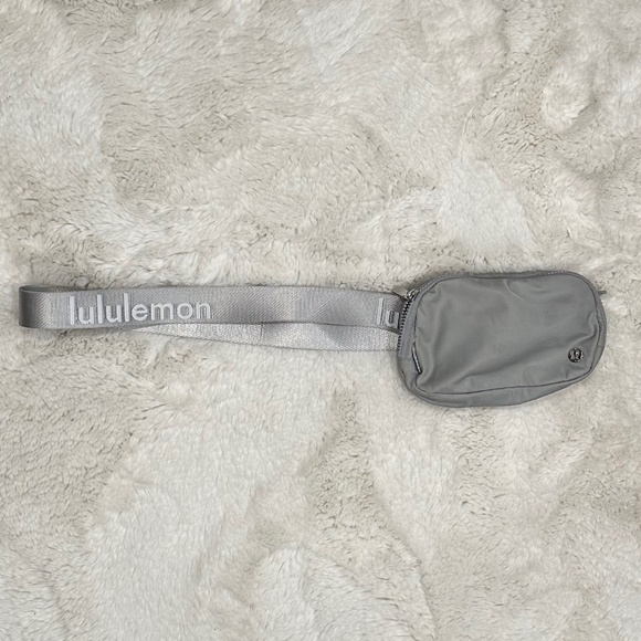 Lululemon Belt Bag - Picture 1 of 4